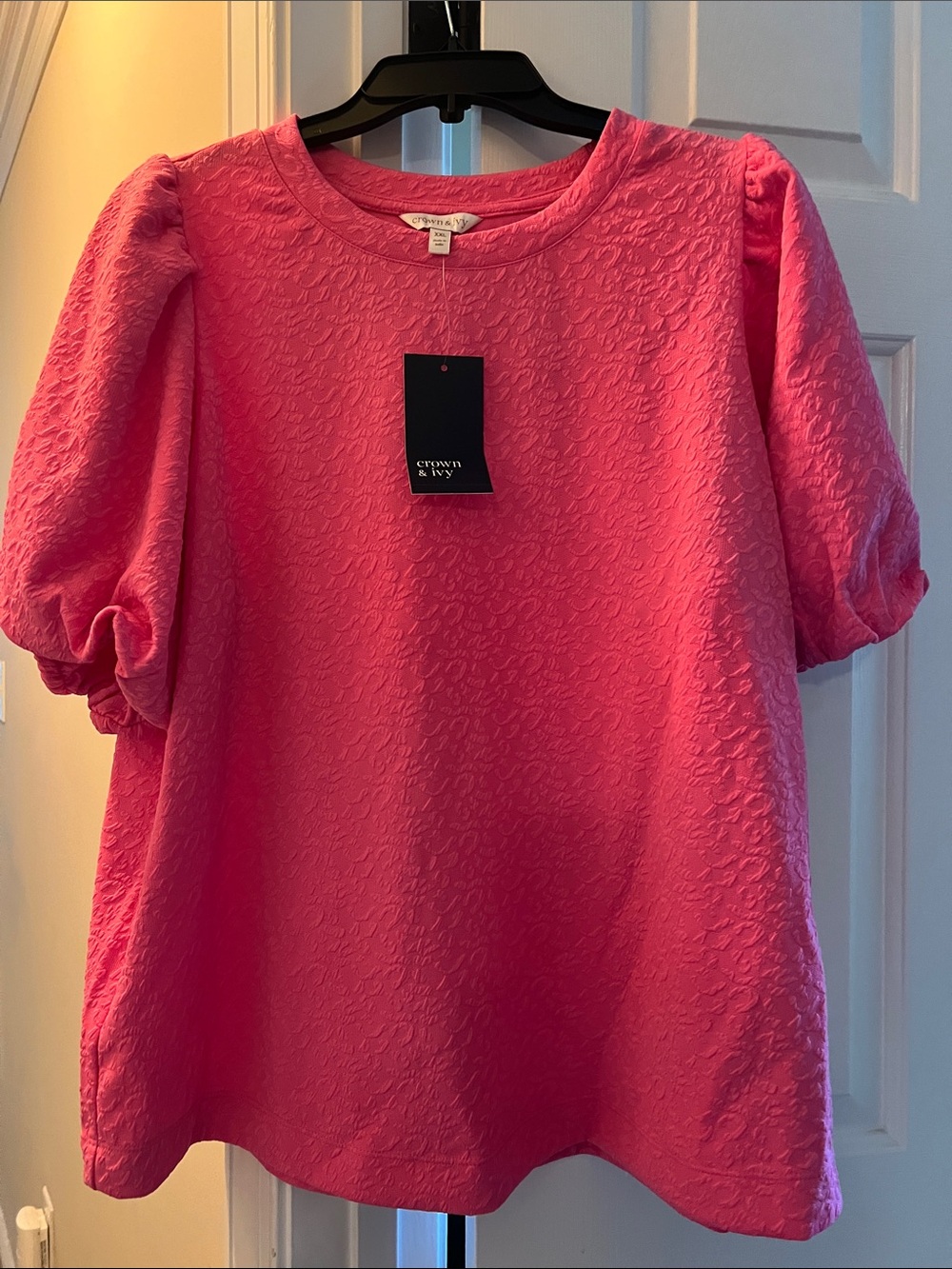 crown & ivy Bright Pink Puff Sleeve Textured Blouse